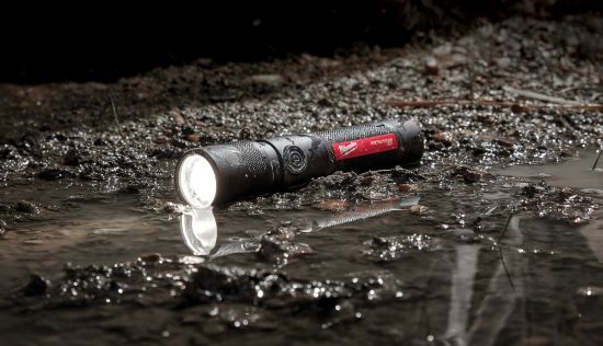 Milwaukee 2161-21 REDLITHIUM Rechargeable 1100 Lumens Twist Focus Flashlight | Wolseley Express Milwaukee 2161-21 REDLITHIUM Rechargeable 1100 Lumens Twist Focus Flashlight | Wolseley Express